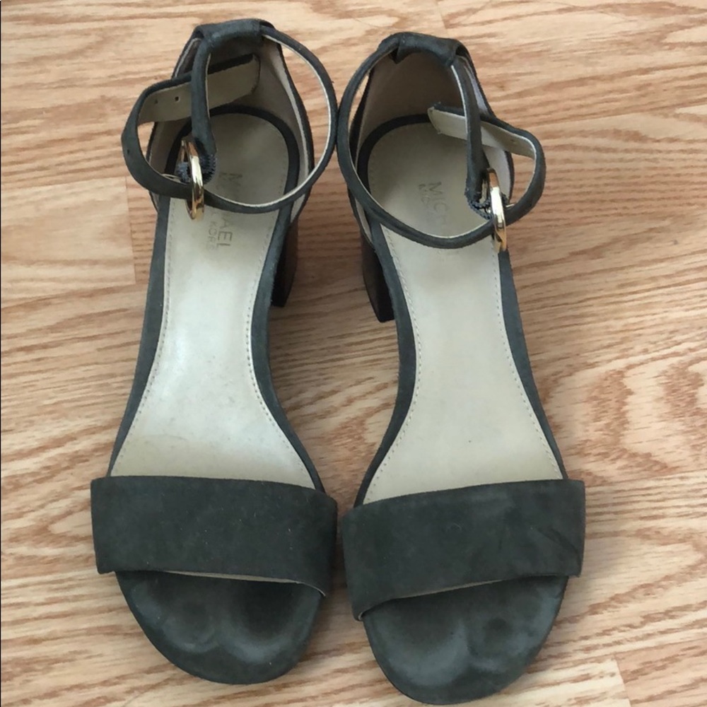 Slightly worn Michael kor shoes. Size 5 suede